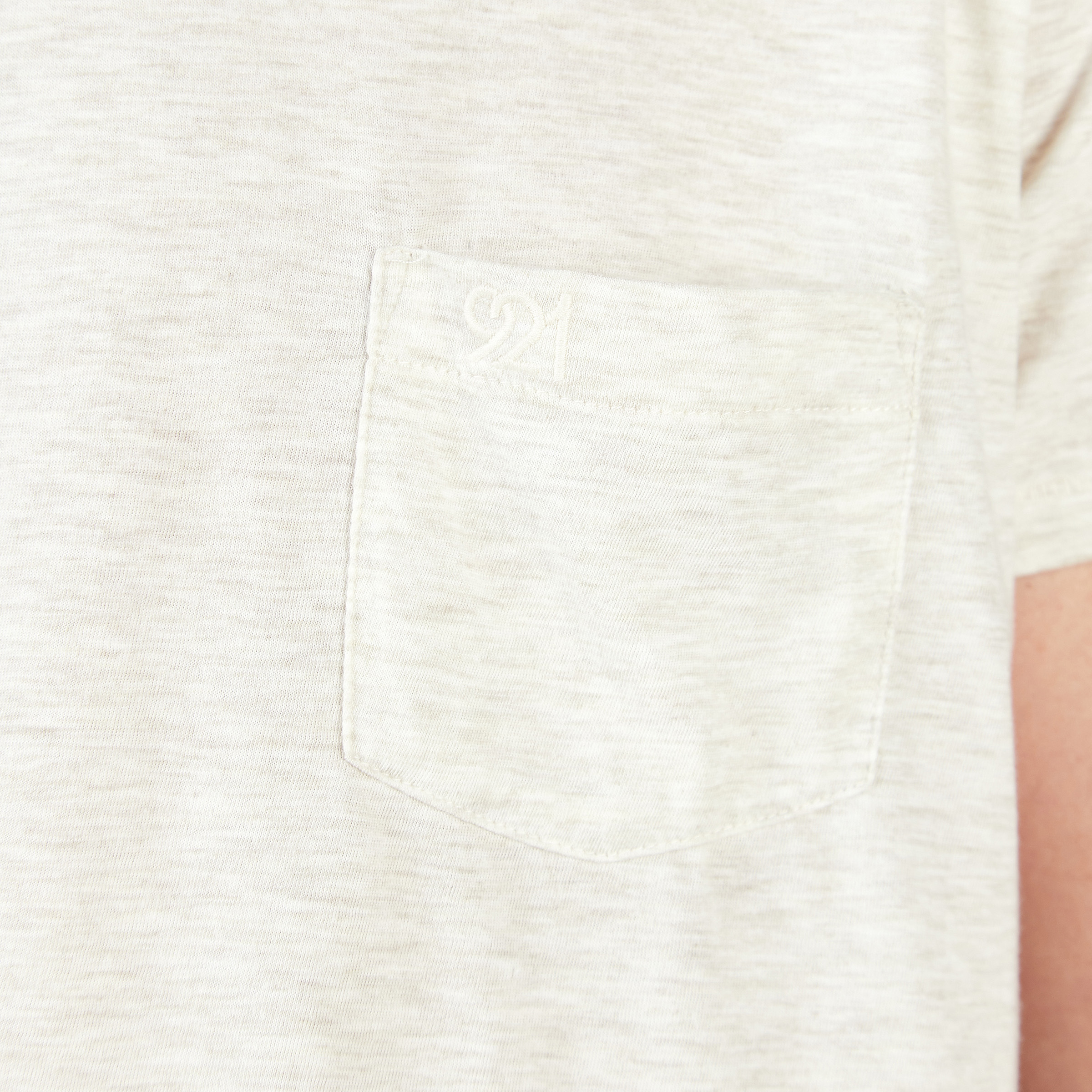 REMERA_LIVIANA_POCKET_9211.jpg