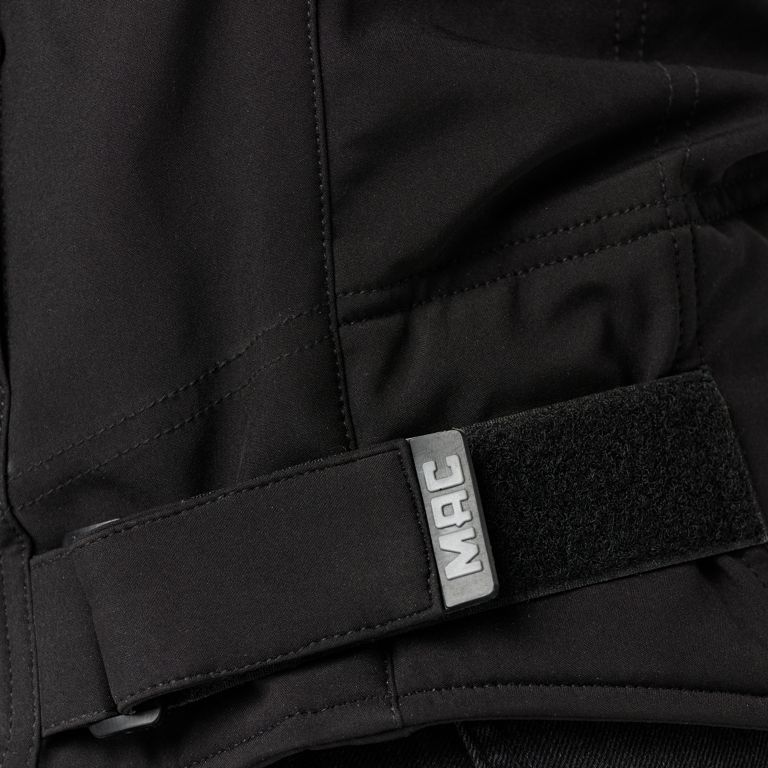 CAMPERA_MAC_WINTER_MUJER_BLACK5.jpg