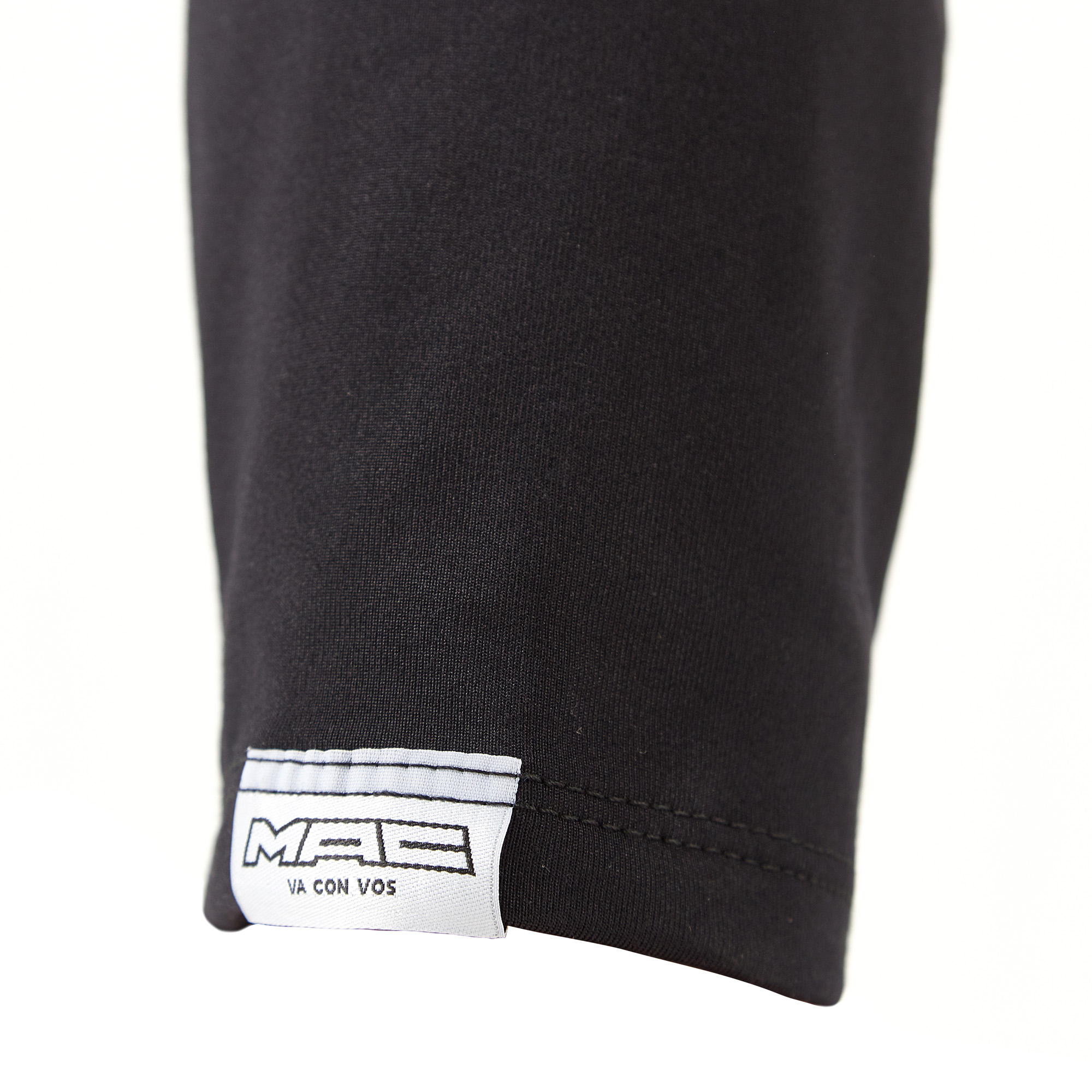 DETALLE_ROPA_TÉRMICA_MAC1.jpg