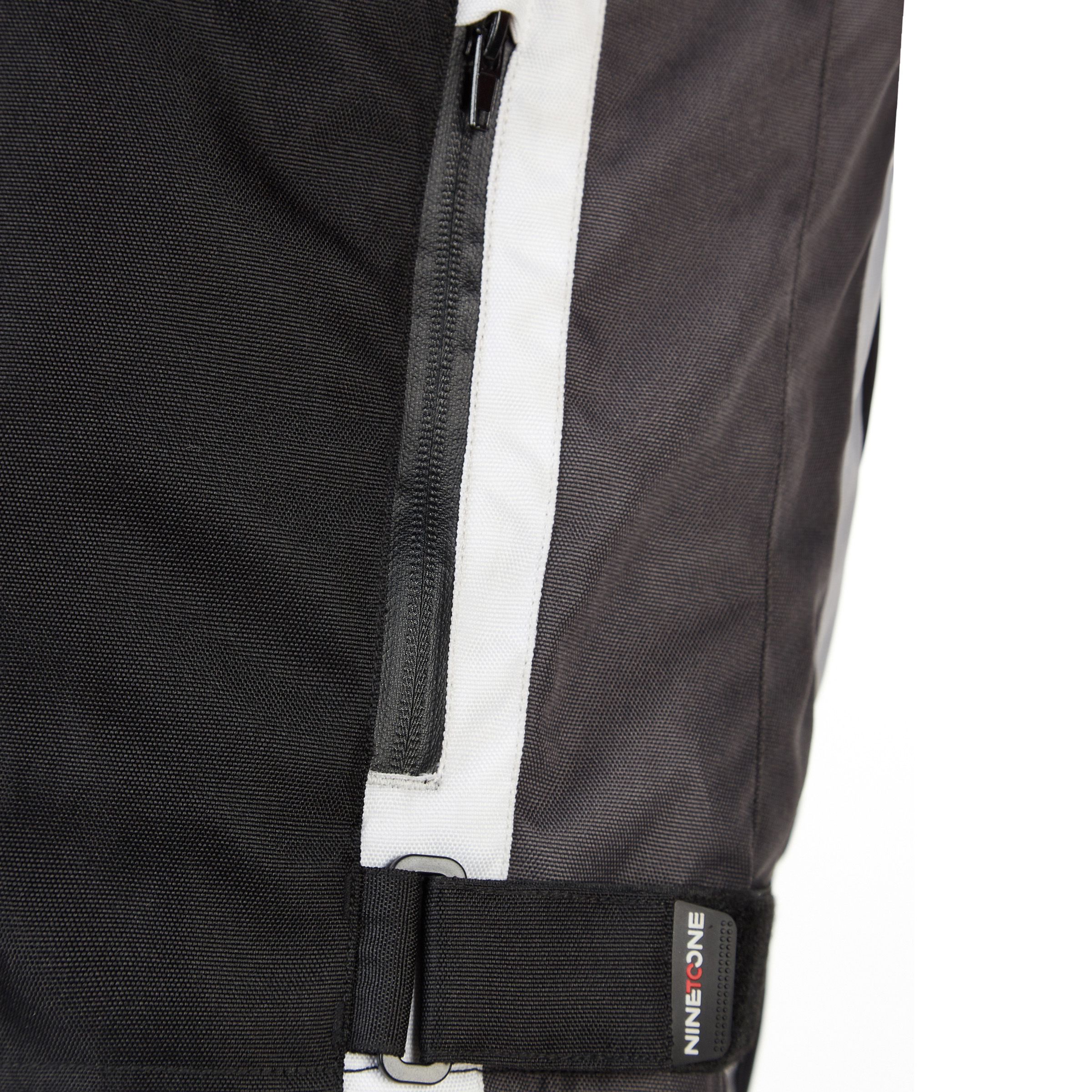 DETALLE_FUSE_EVO_NTO_BLANCA_NEGRA0.jpg