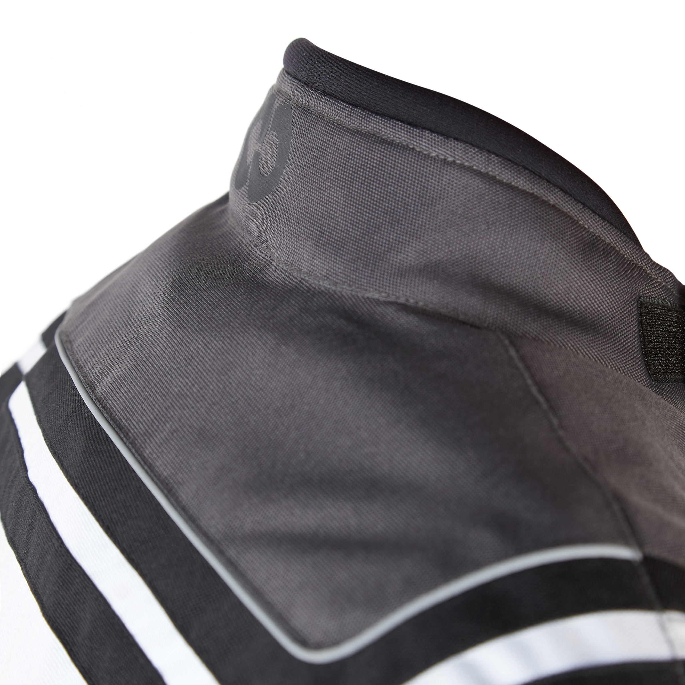 DETALLE_FUSE_EVO_NTO_BLANCA_NEGRA2.jpg