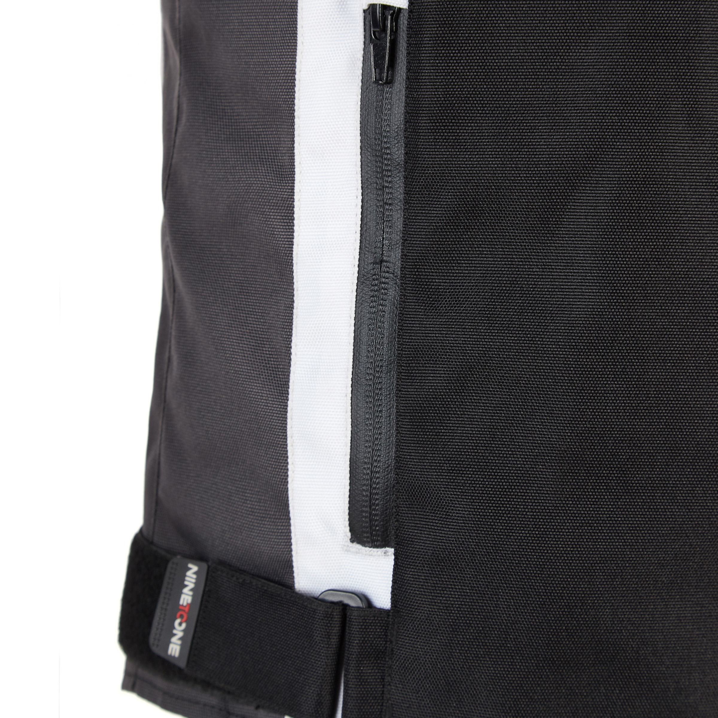 DETALLE_FUSE_EVO_NTO_BLANCA_NEGRA4.jpg