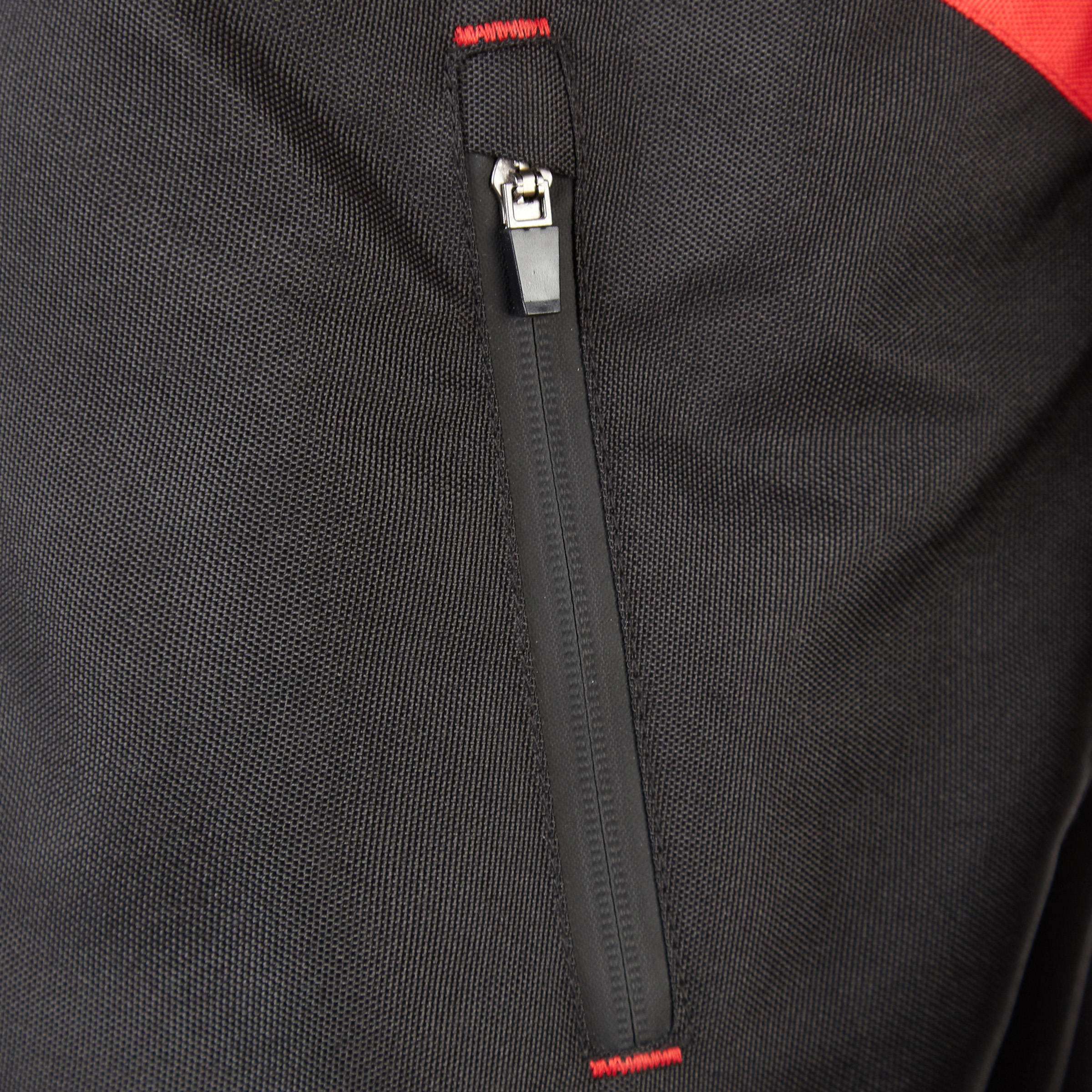DETALLE_VOLT_NTO_NEGRA_&_ROJA6.jpg