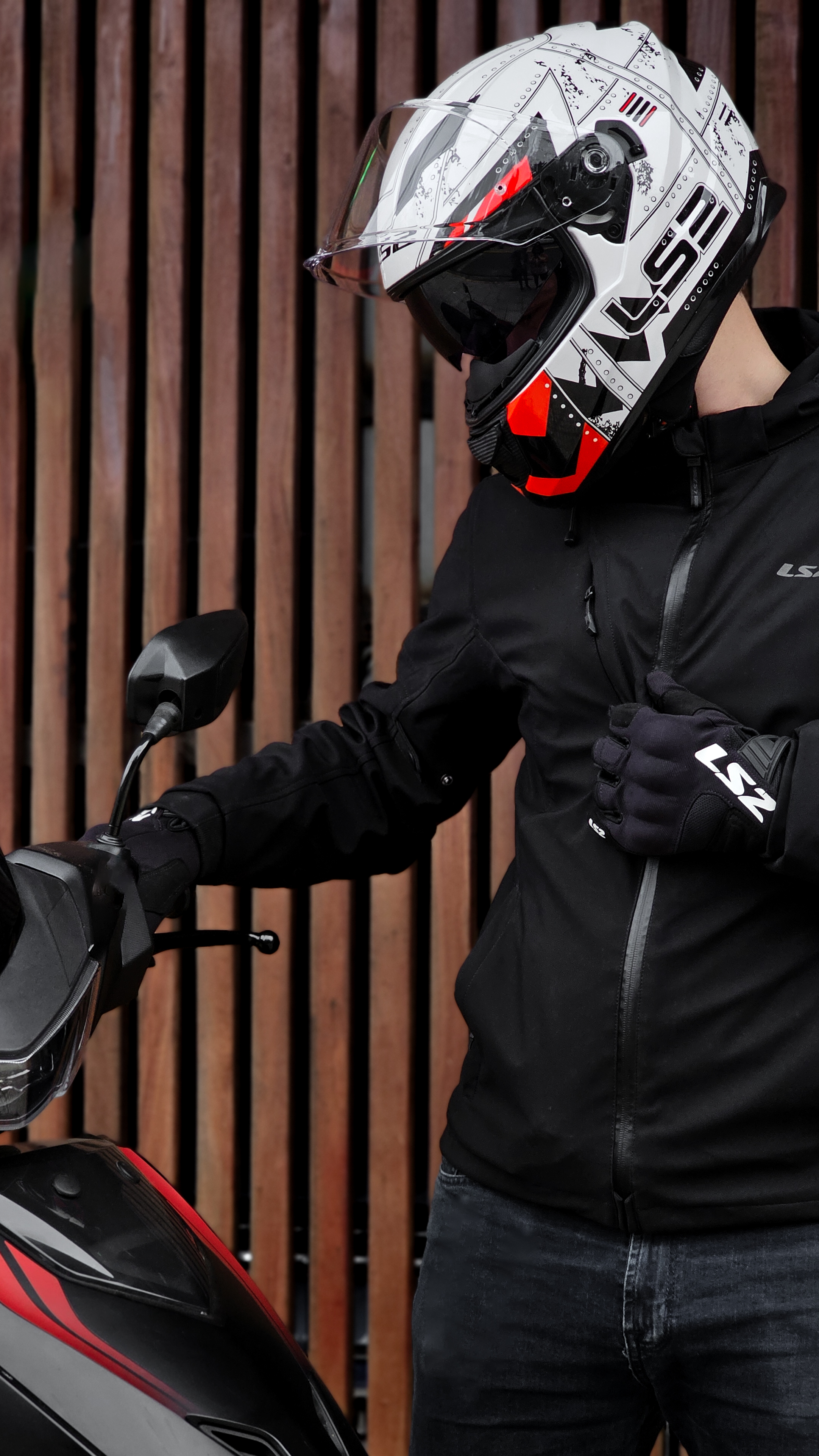 320 max-13.jpg